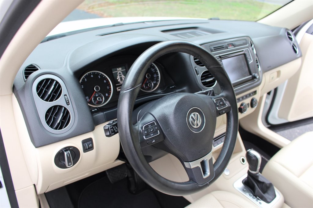 2017 Volkswagen Tiguan 2.0T Wolfsburg Edition FWD