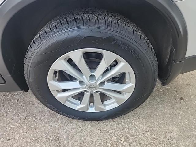 2016 Nissan Rogue SV FWD