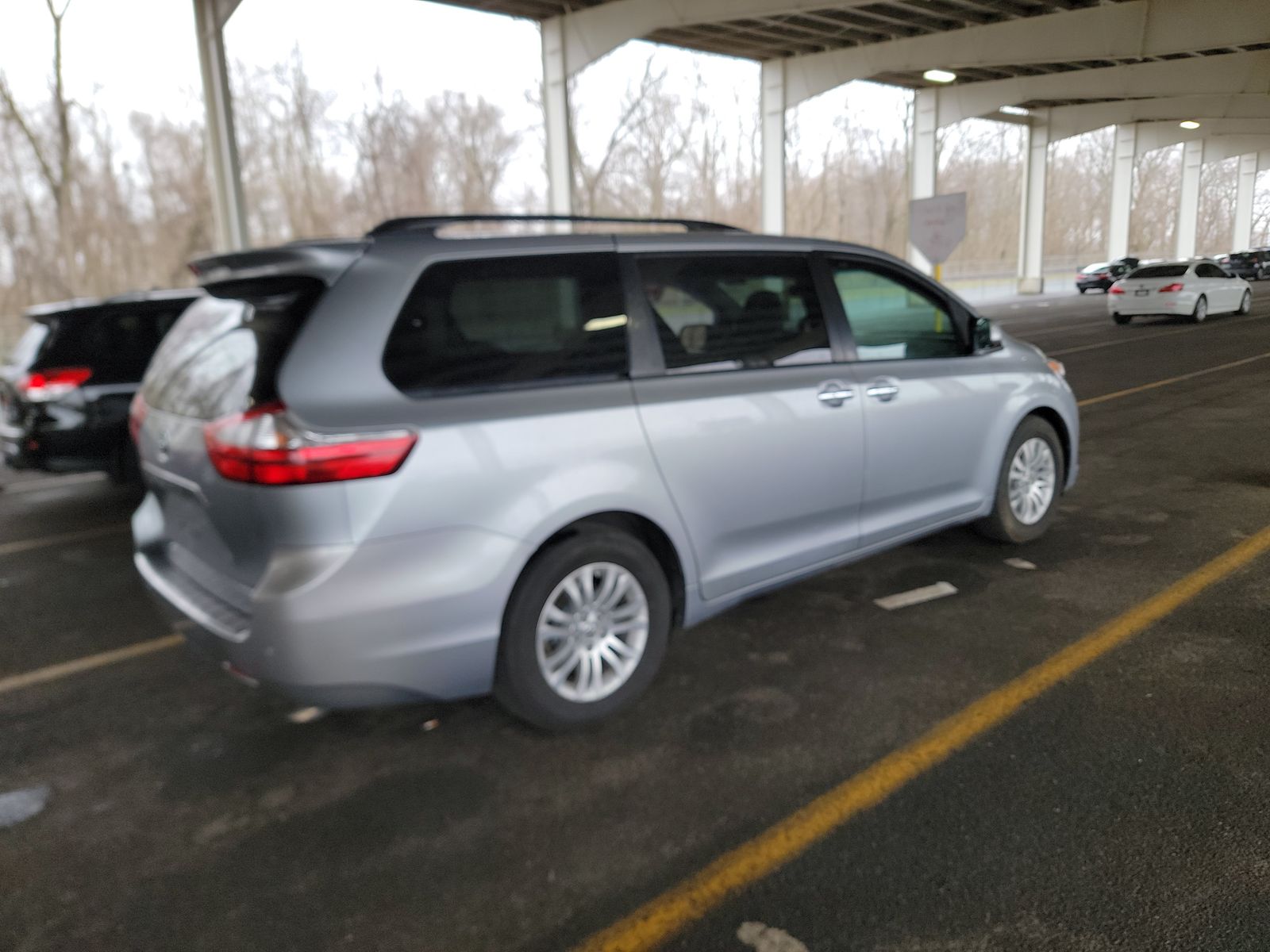 2016 Toyota Sienna XLE FWD