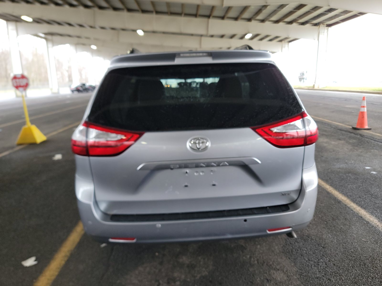 2016 Toyota Sienna XLE FWD