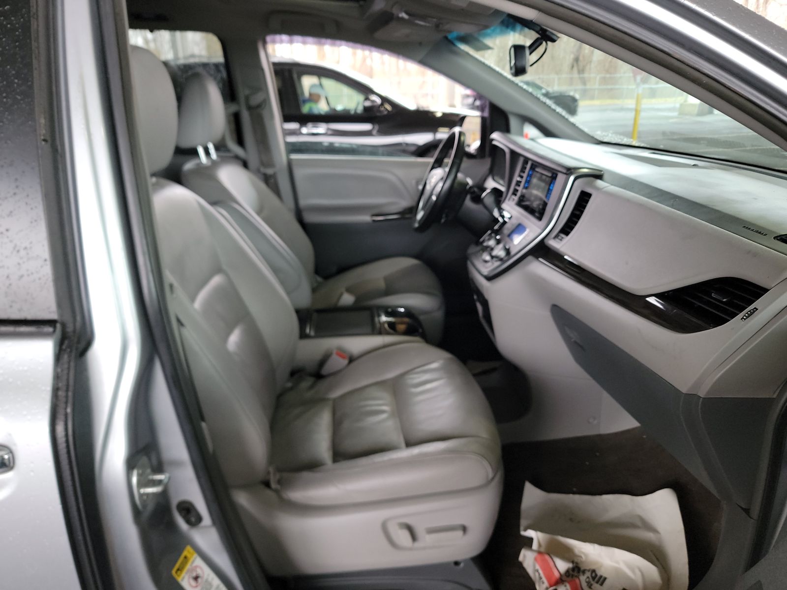 2016 Toyota Sienna XLE FWD