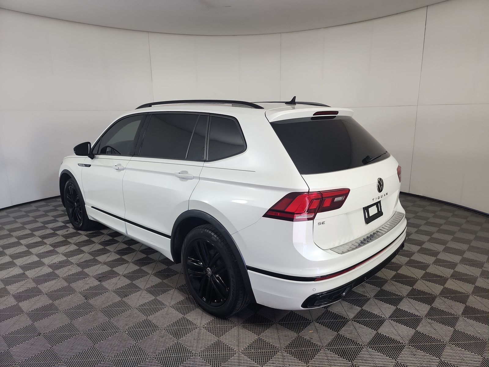 2022 Volkswagen Tiguan 2.0T SE R-Line Black FWD