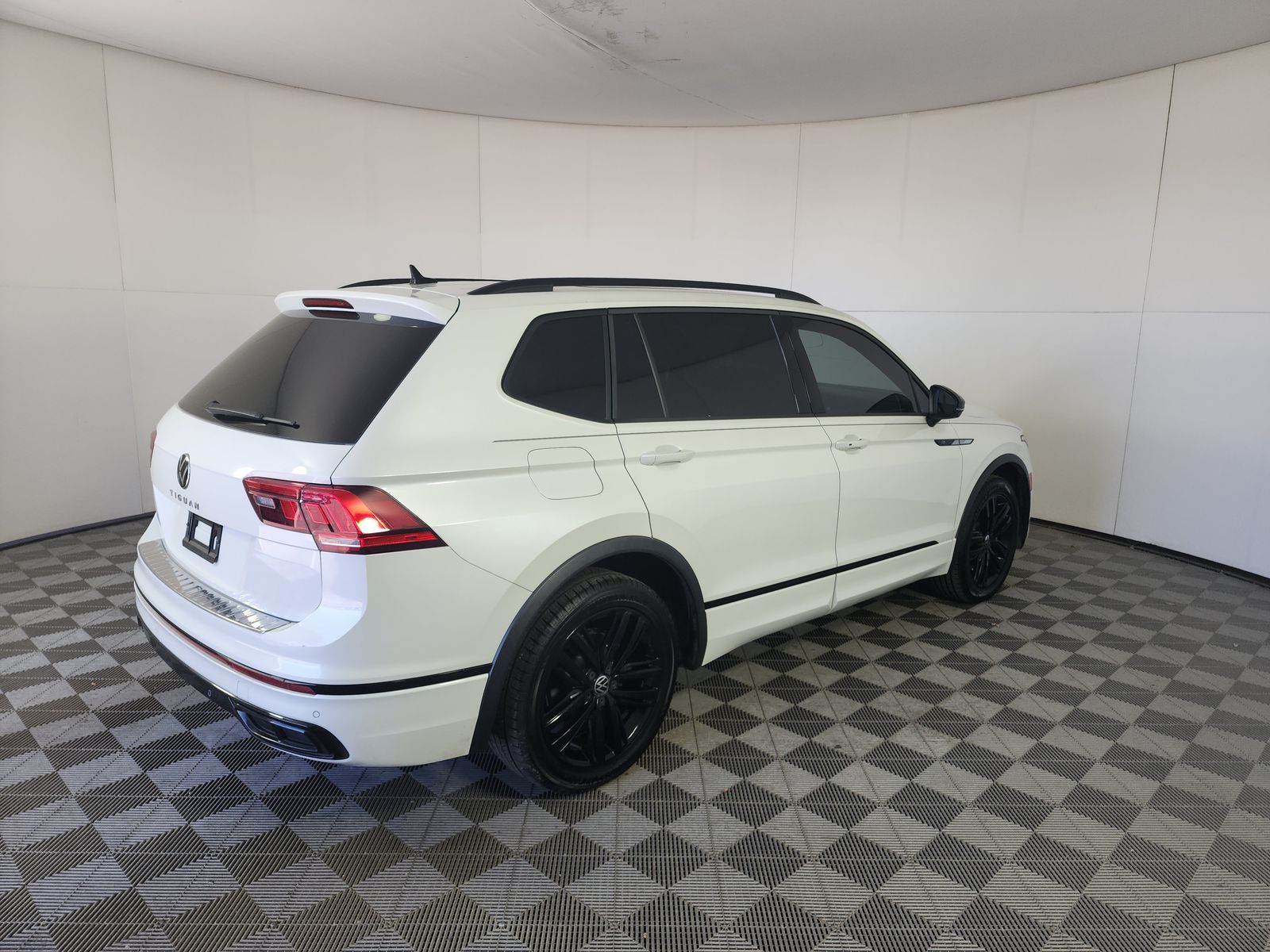 2022 Volkswagen Tiguan 2.0T SE R-Line Black FWD