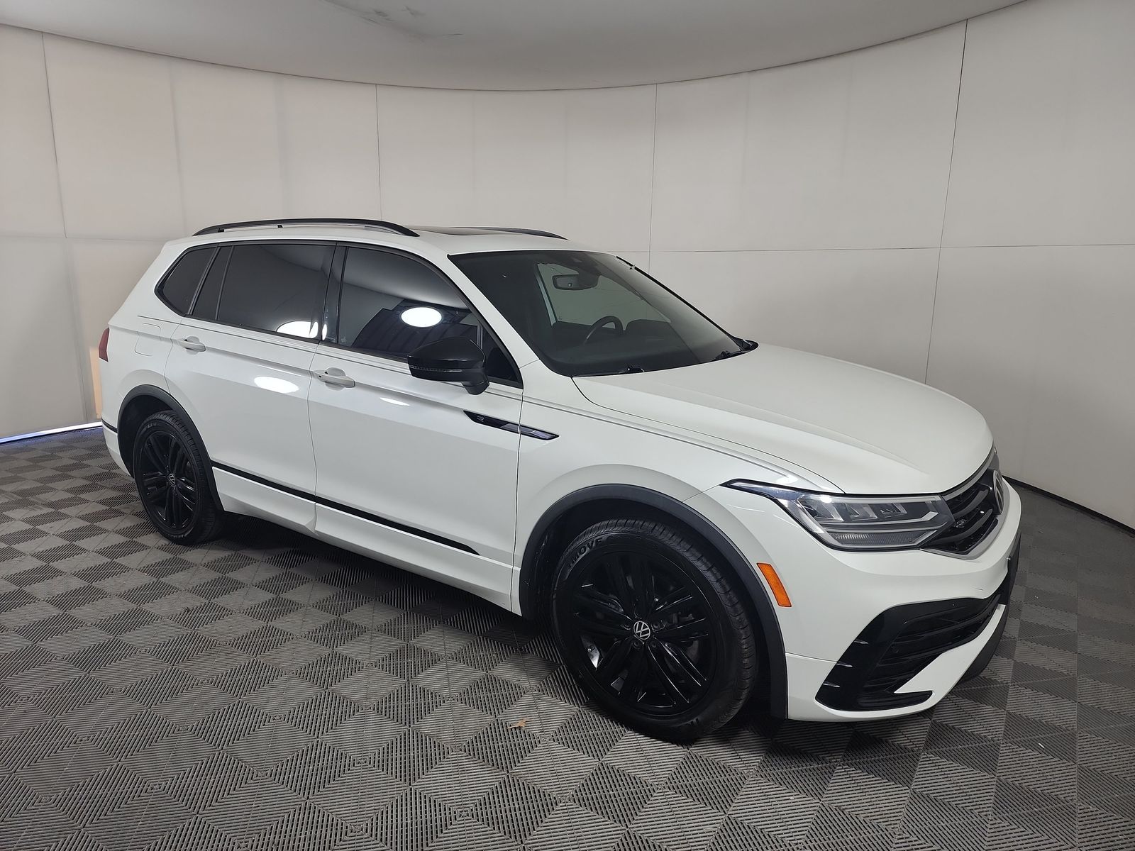 2022 Volkswagen Tiguan 2.0T SE R-Line Black FWD