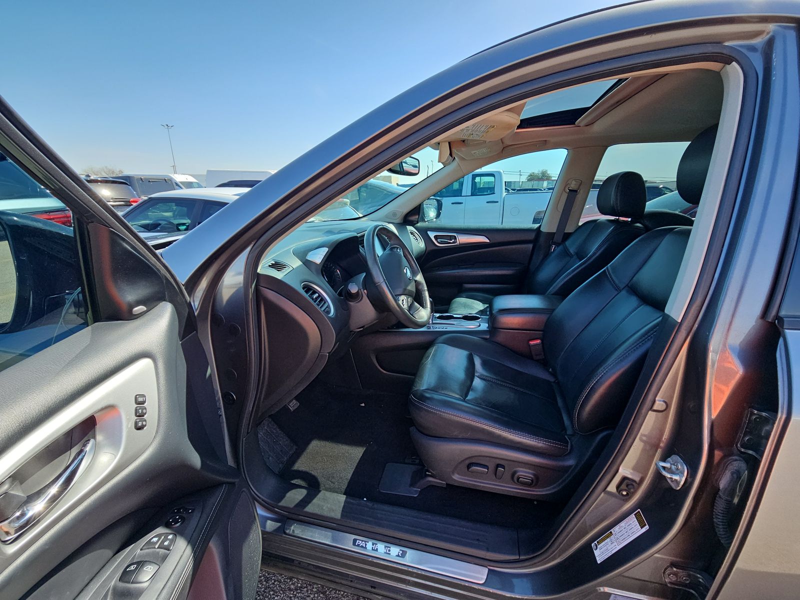 2017 Nissan Pathfinder SL FWD