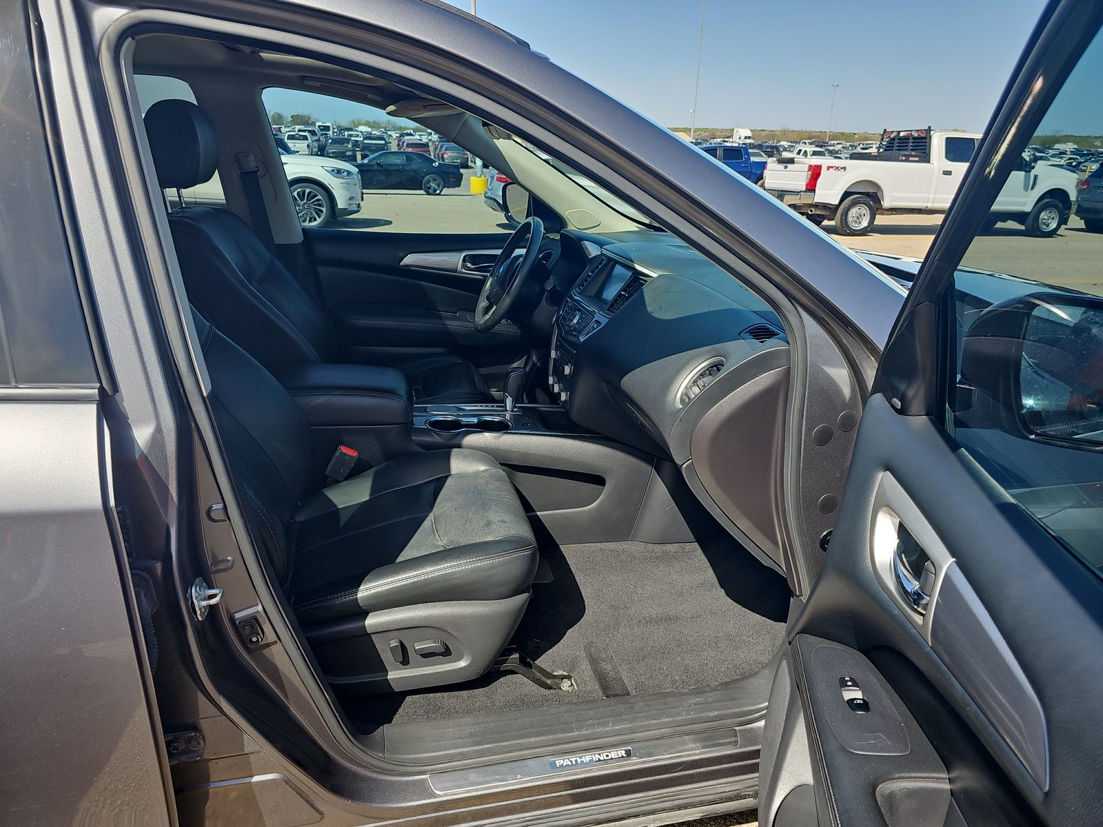 2017 Nissan Pathfinder SL FWD