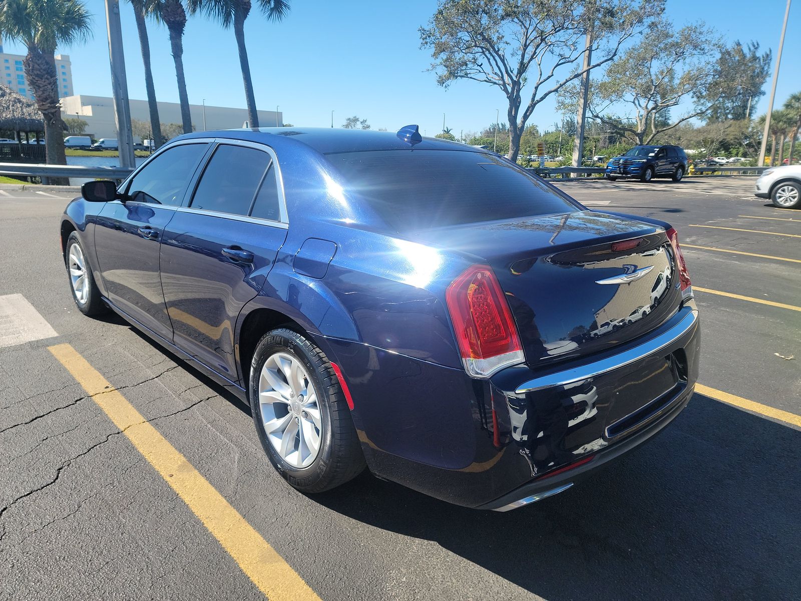 2016 Chrysler 300 Limited RWD