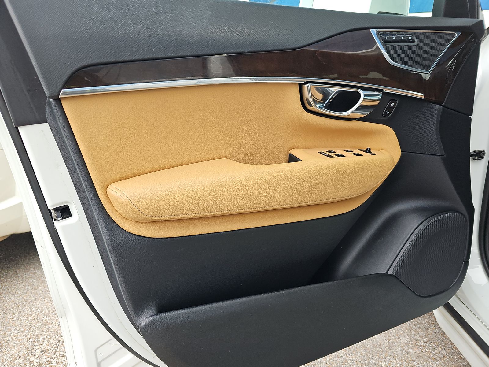 2016 Volvo XC90 T6 MOMENTM AWD