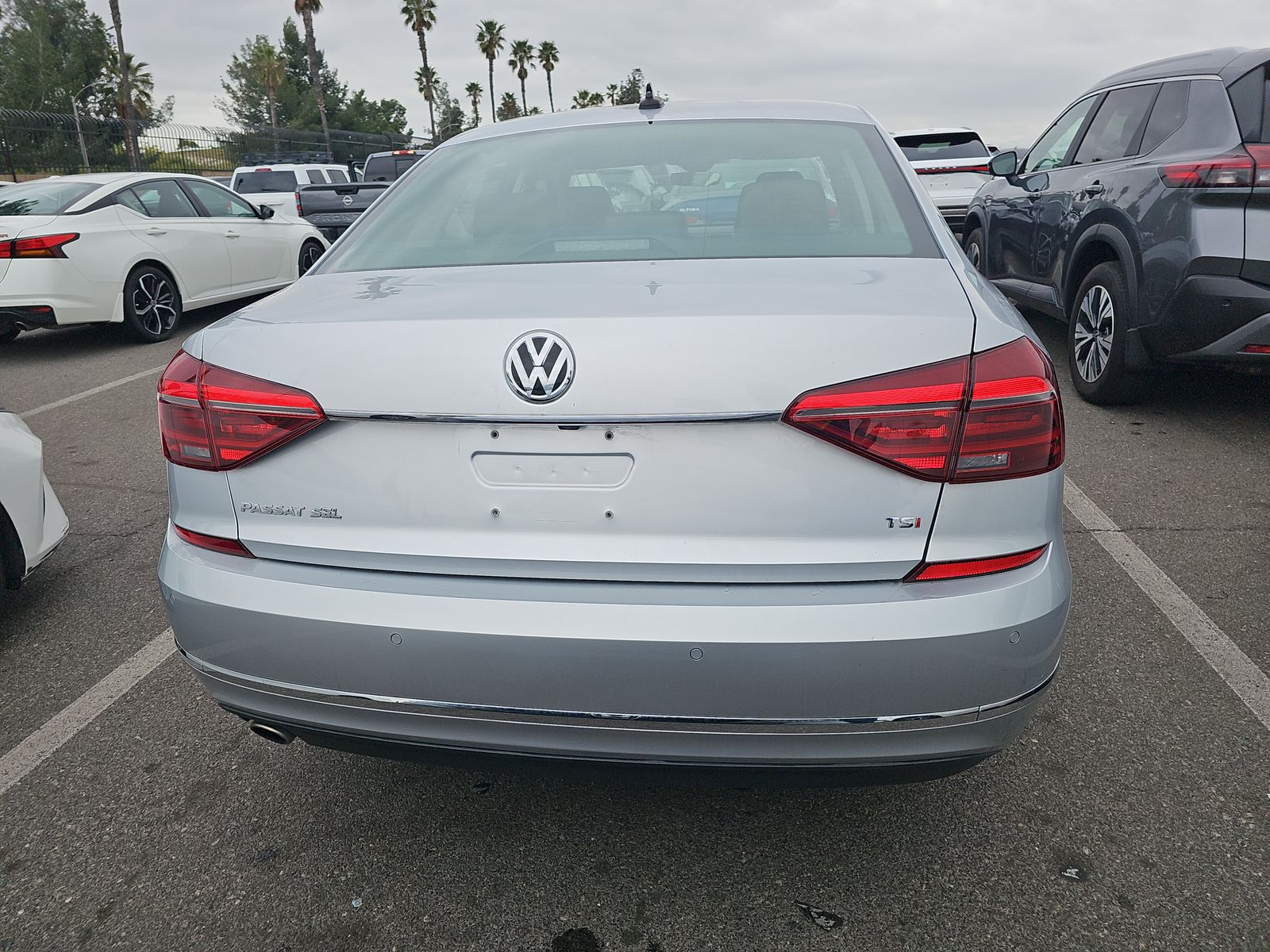 2018 Volkswagen Passat 2.0T SEL Premium FWD