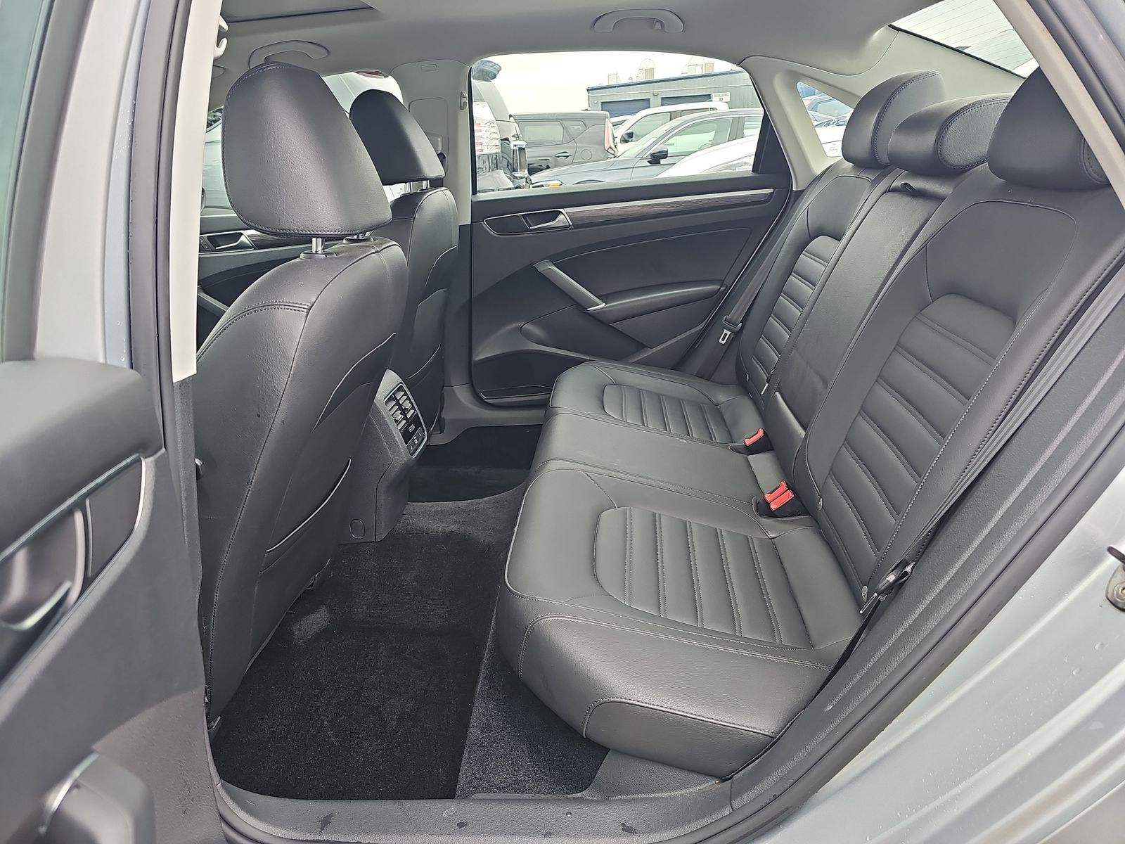 2018 Volkswagen Passat 2.0T SEL Premium FWD