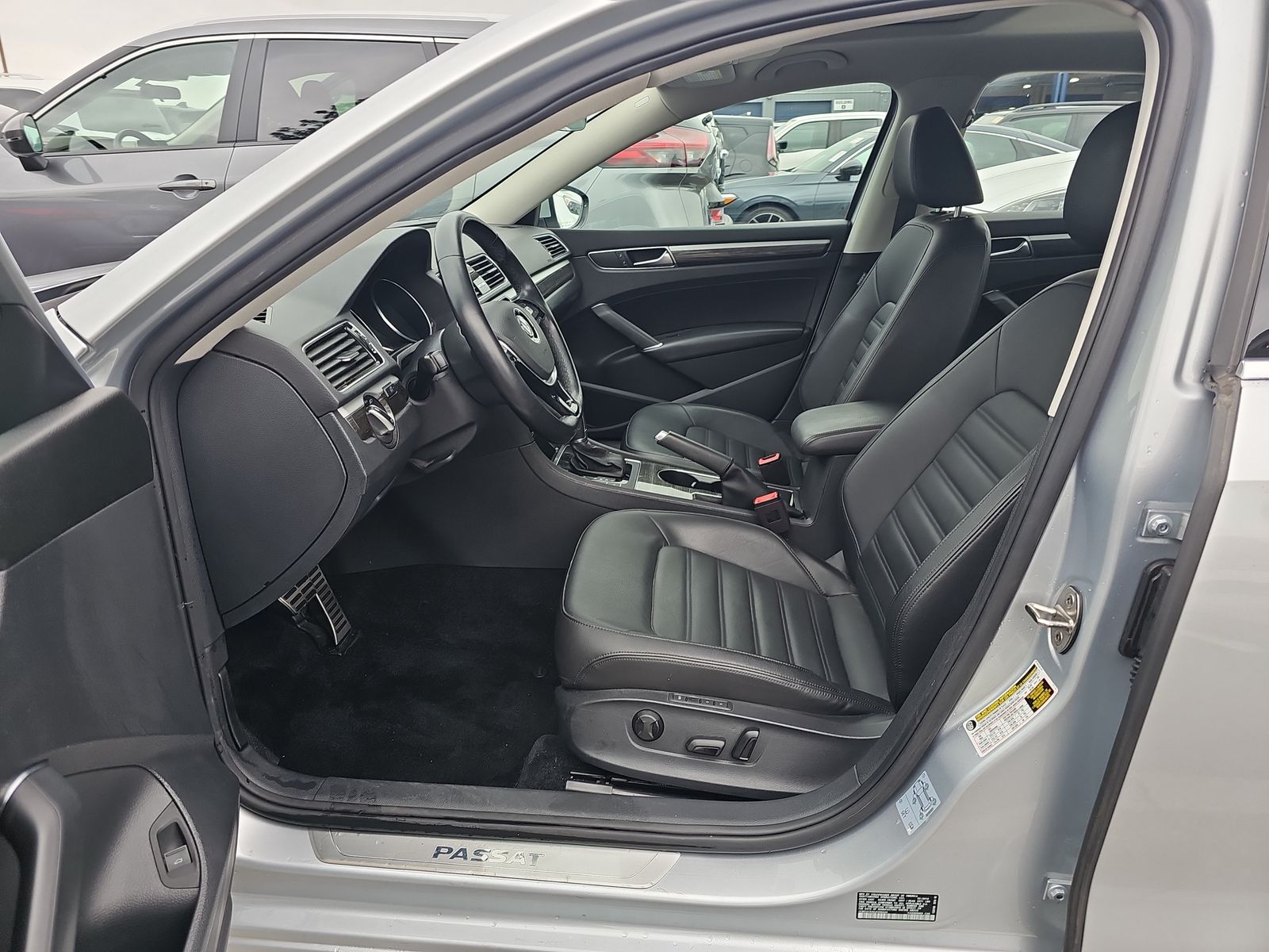 2018 Volkswagen Passat 2.0T SEL Premium FWD