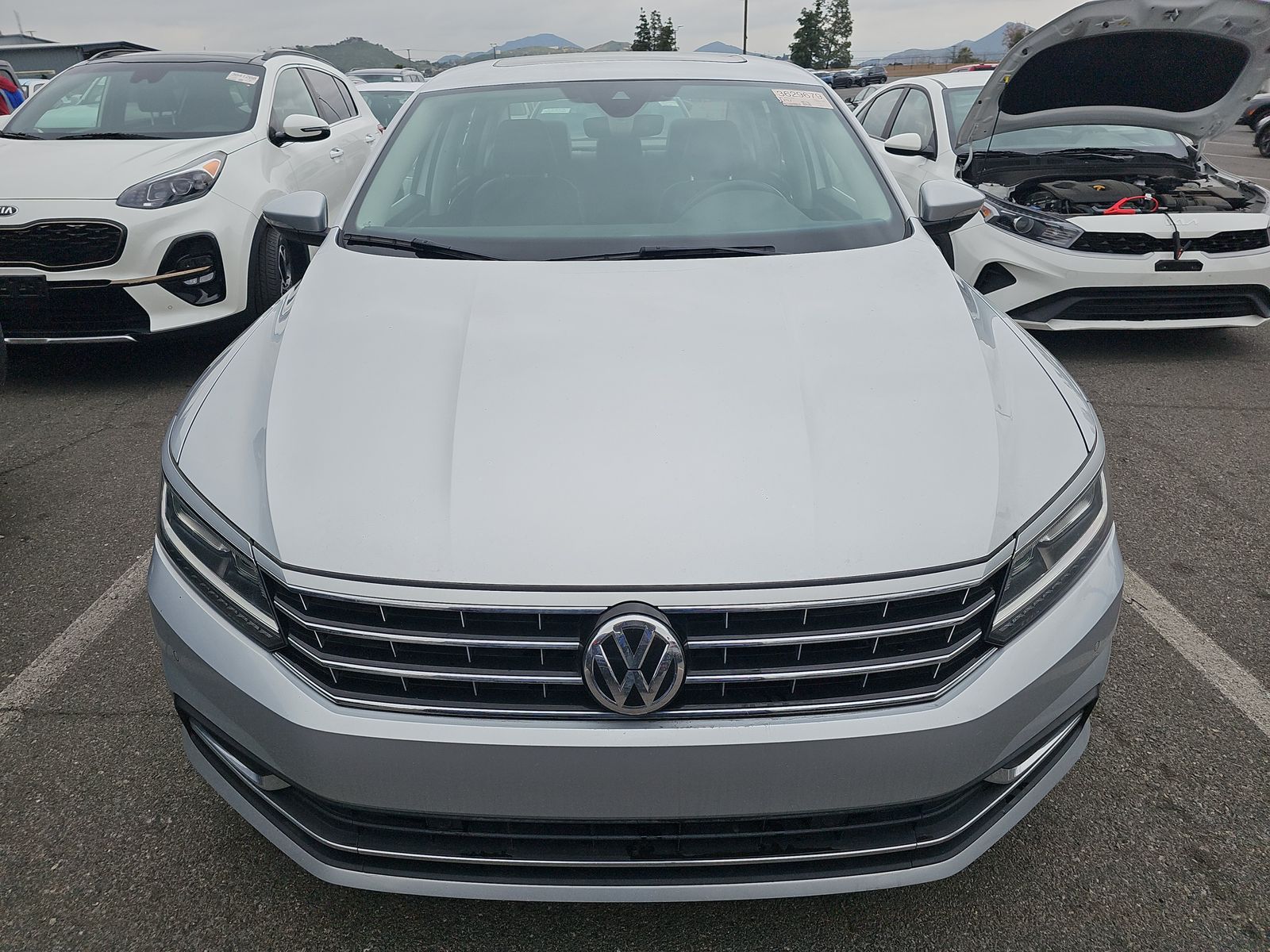 2018 Volkswagen Passat 2.0T SEL Premium FWD