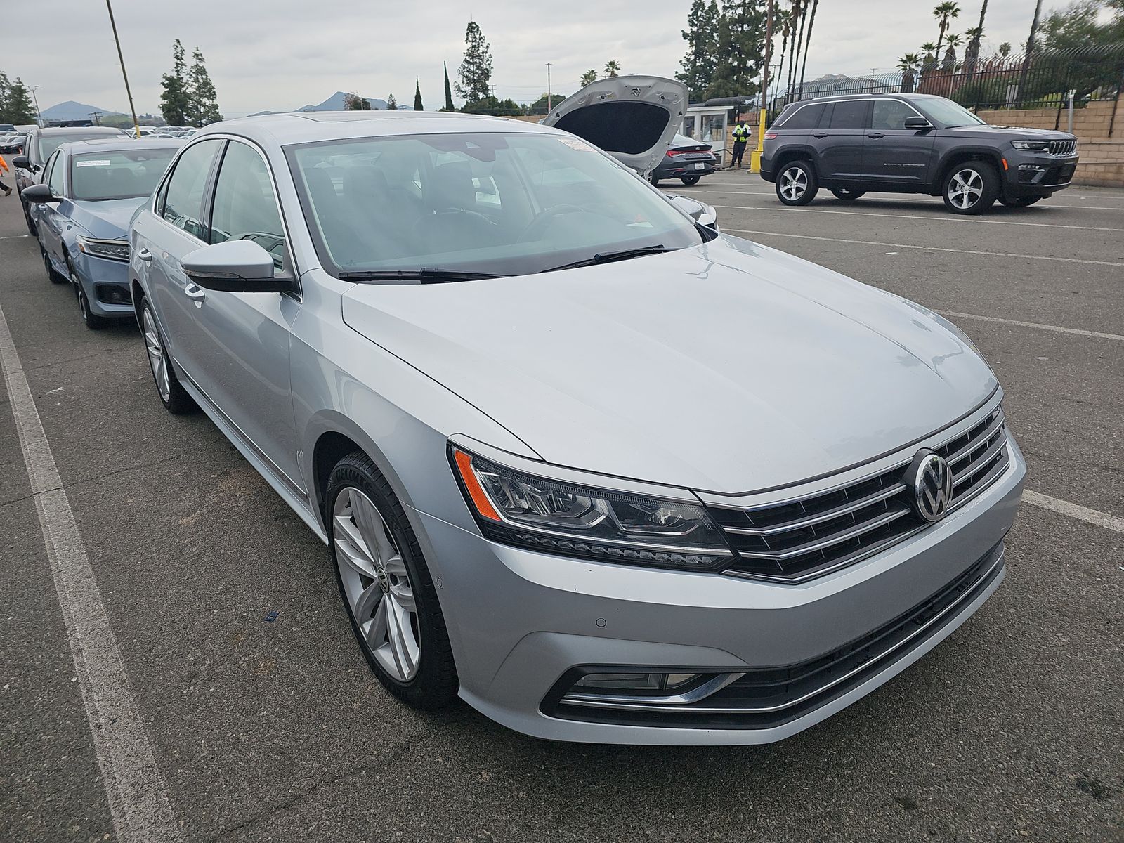 2018 Volkswagen Passat 2.0T SEL Premium FWD