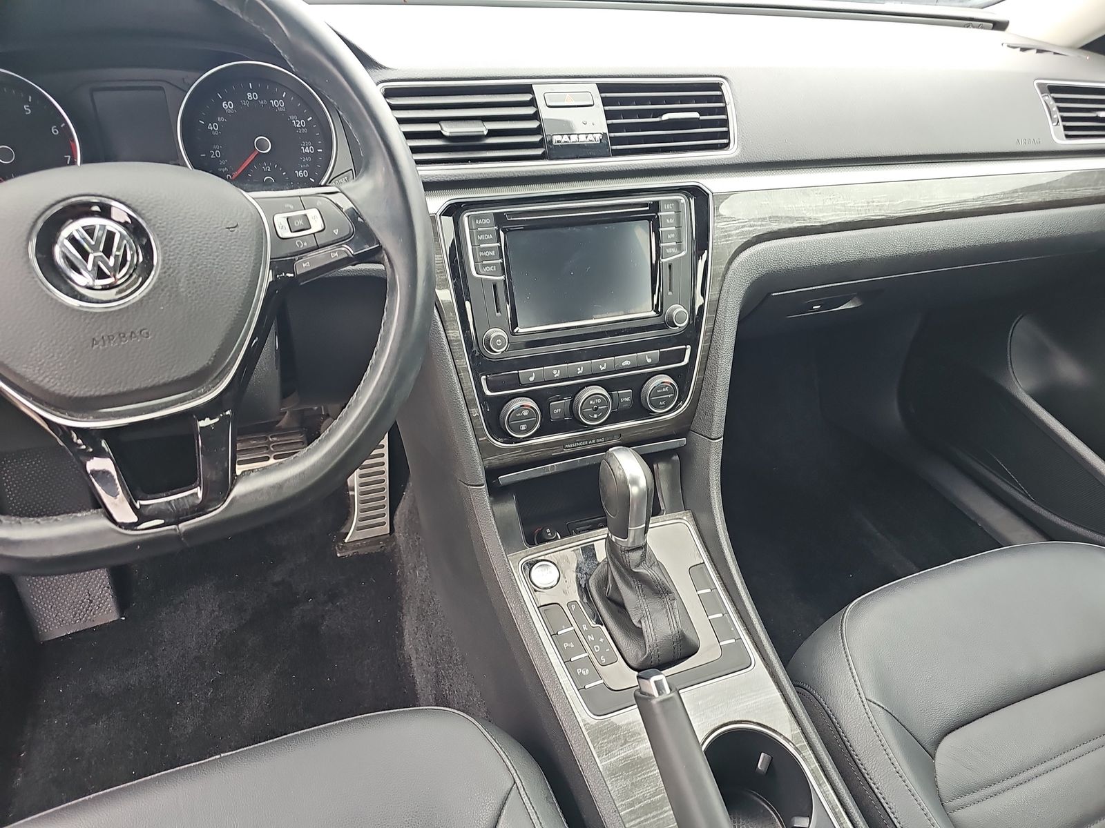 2018 Volkswagen Passat 2.0T SEL Premium FWD
