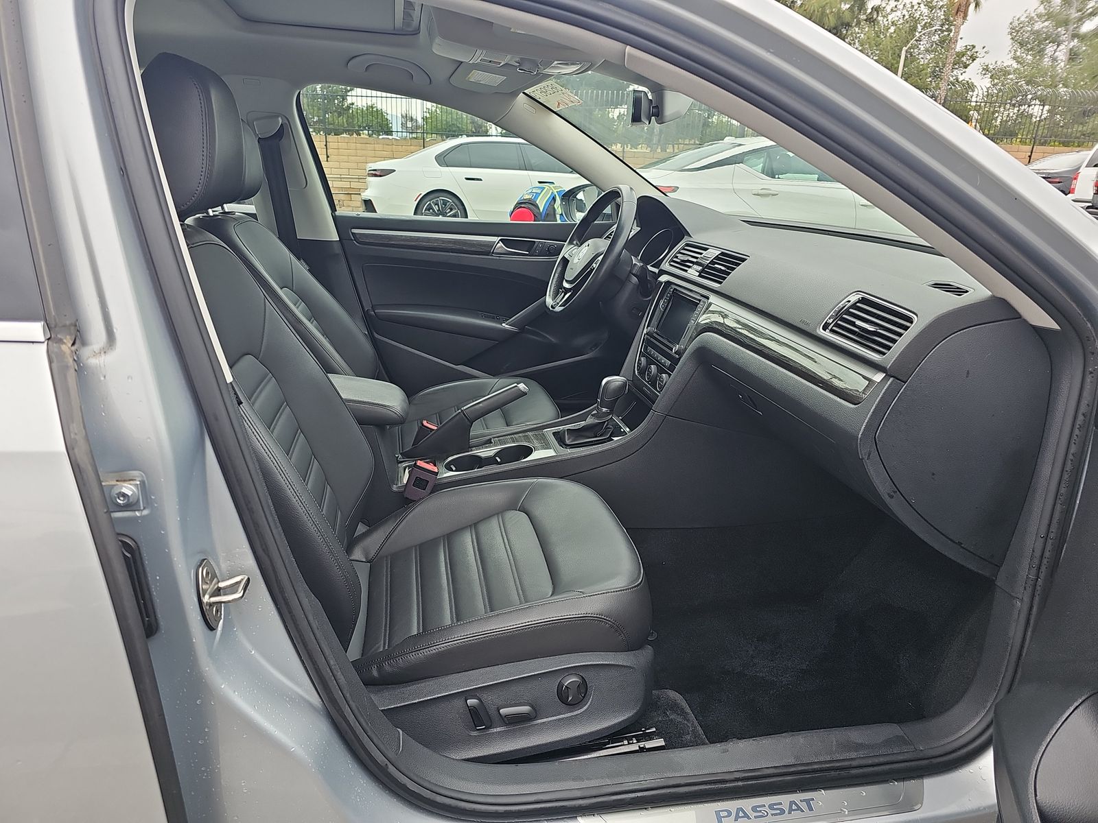 2018 Volkswagen Passat 2.0T SEL Premium FWD