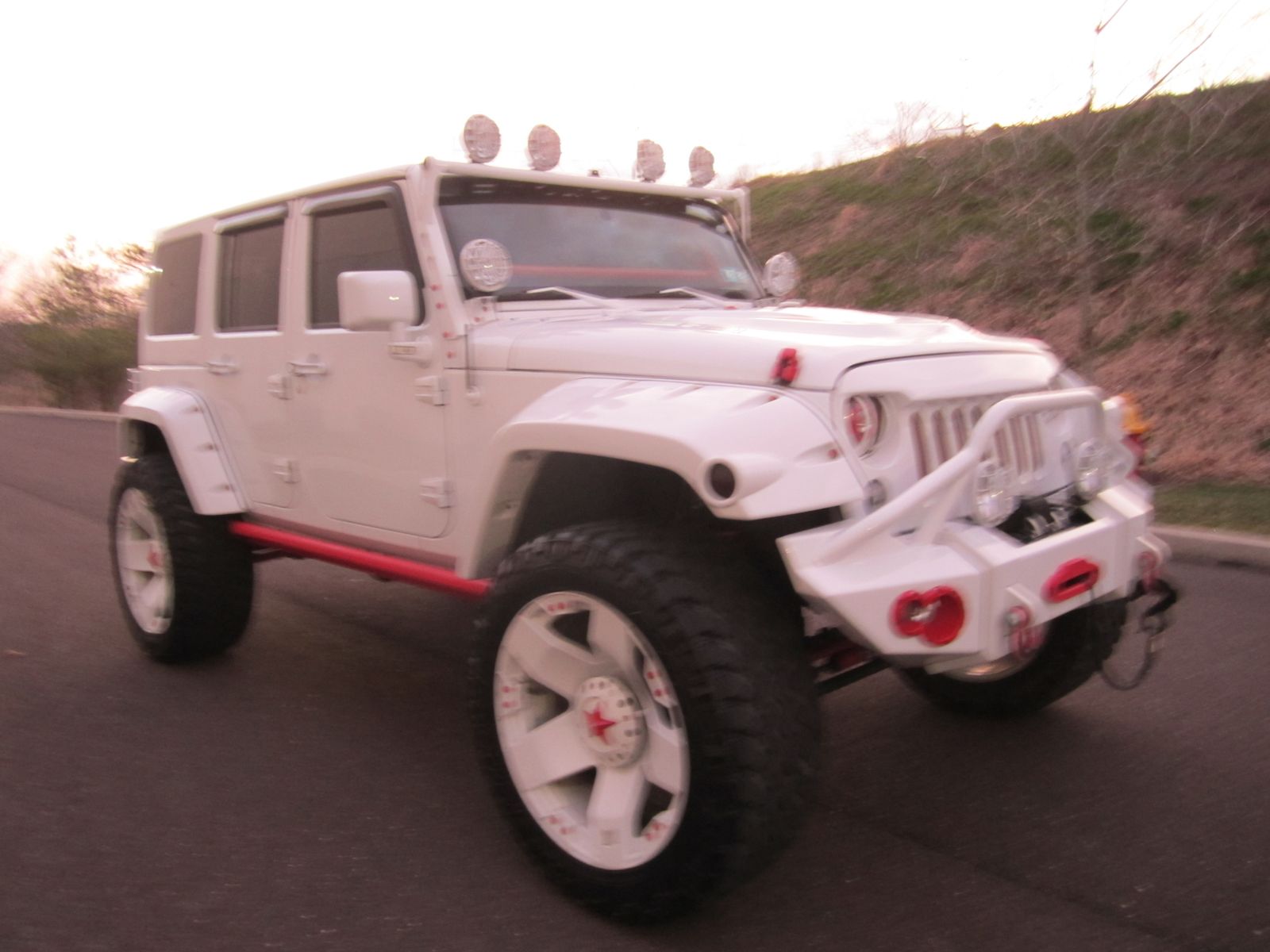 JEEP SAHARA - 1