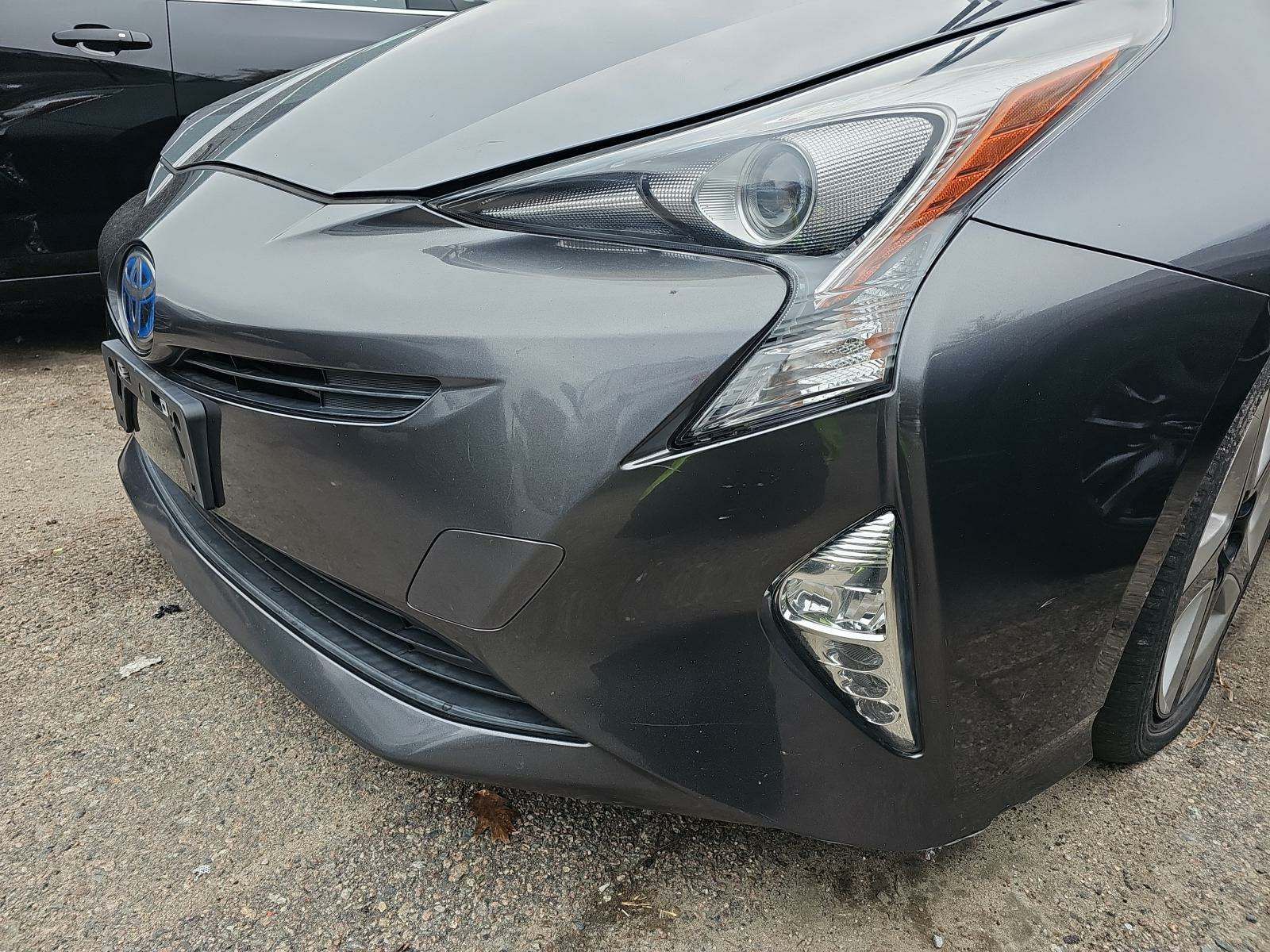 2016 Toyota Prius Three Touring FWD