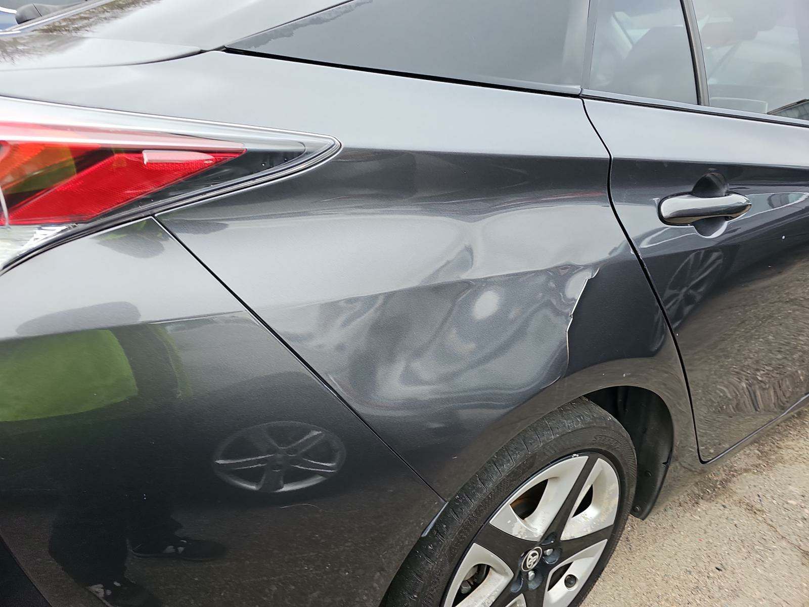 2016 Toyota Prius Three Touring FWD