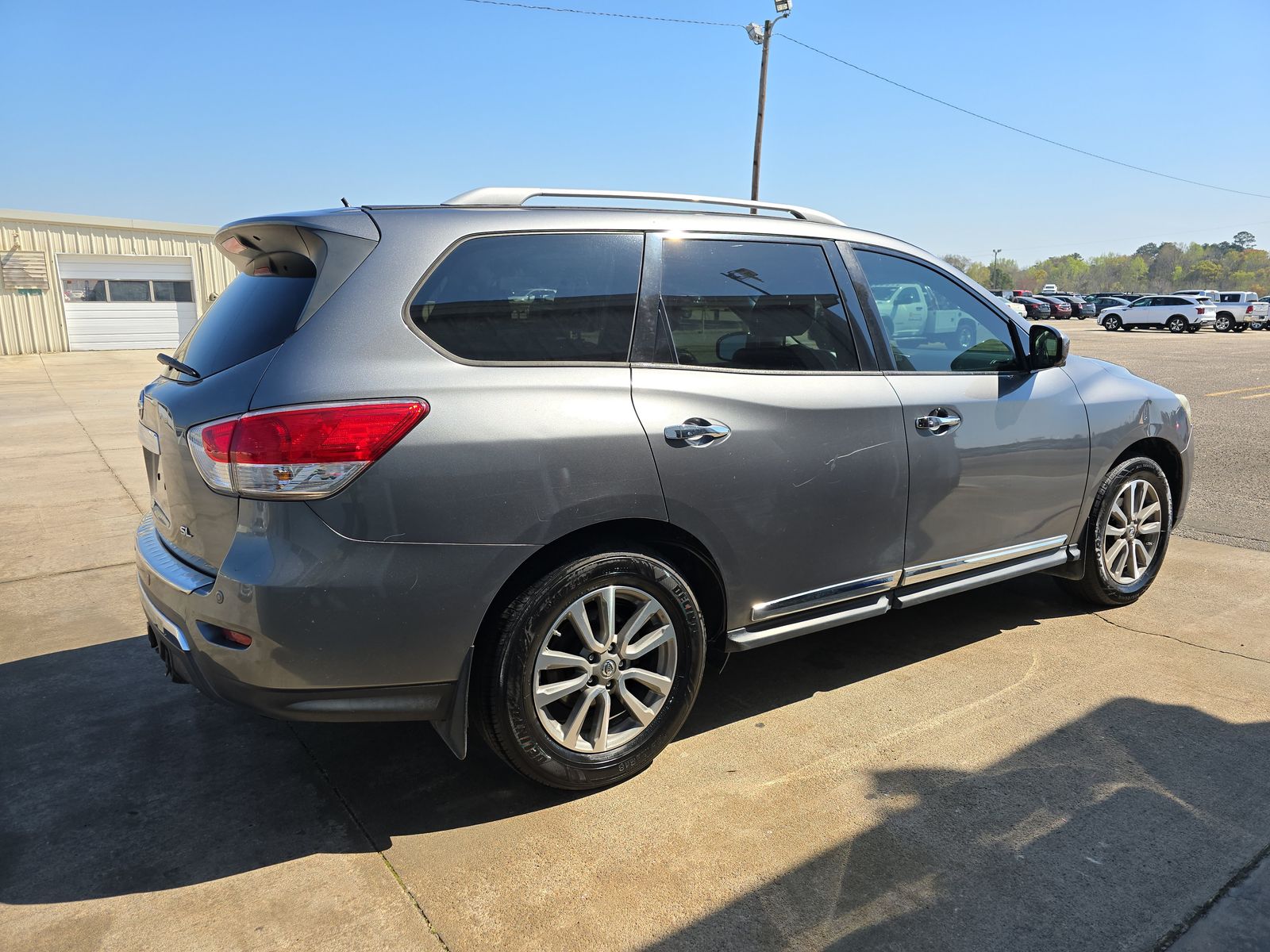 2016 Nissan Pathfinder SL FWD