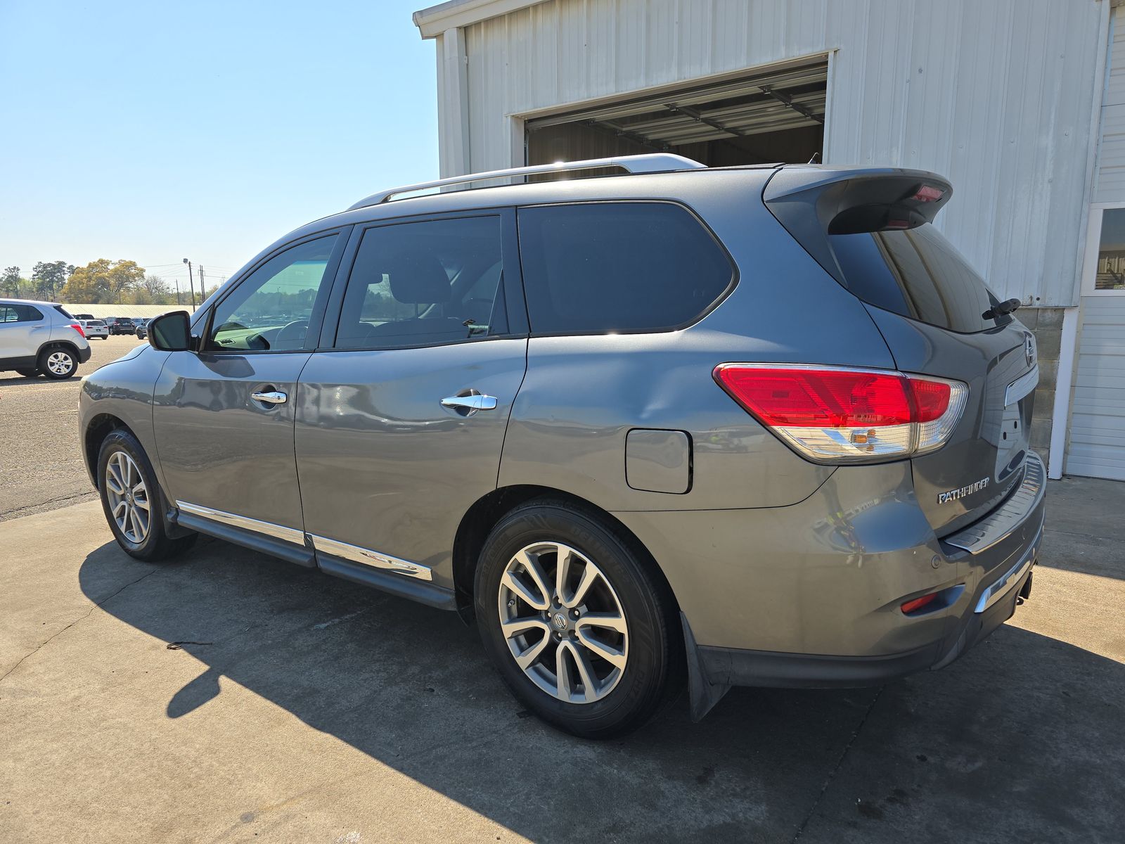 2016 Nissan Pathfinder SL FWD