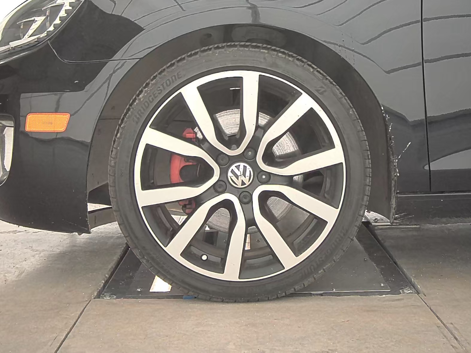 2014 Volkswagen Golf GTI 2.0T Drivers Edition FWD