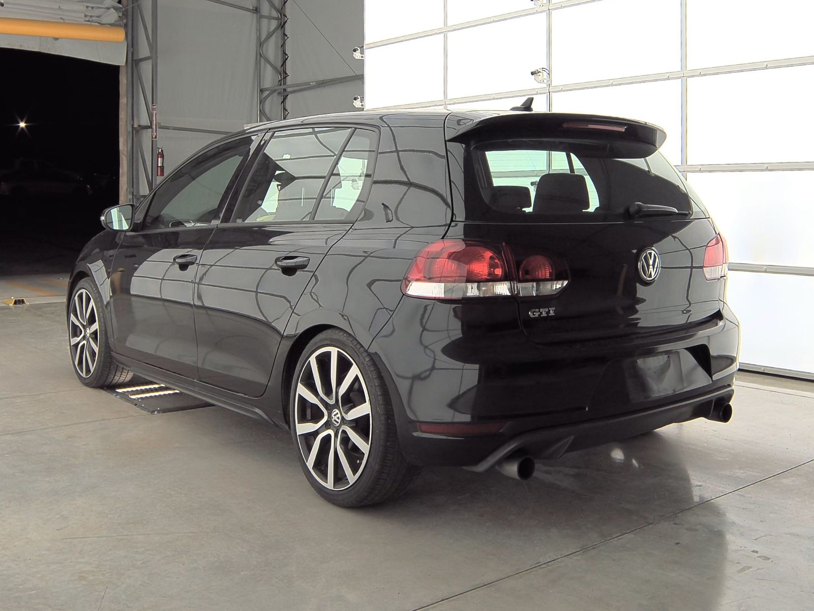 2014 Volkswagen Golf GTI 2.0T Drivers Edition FWD