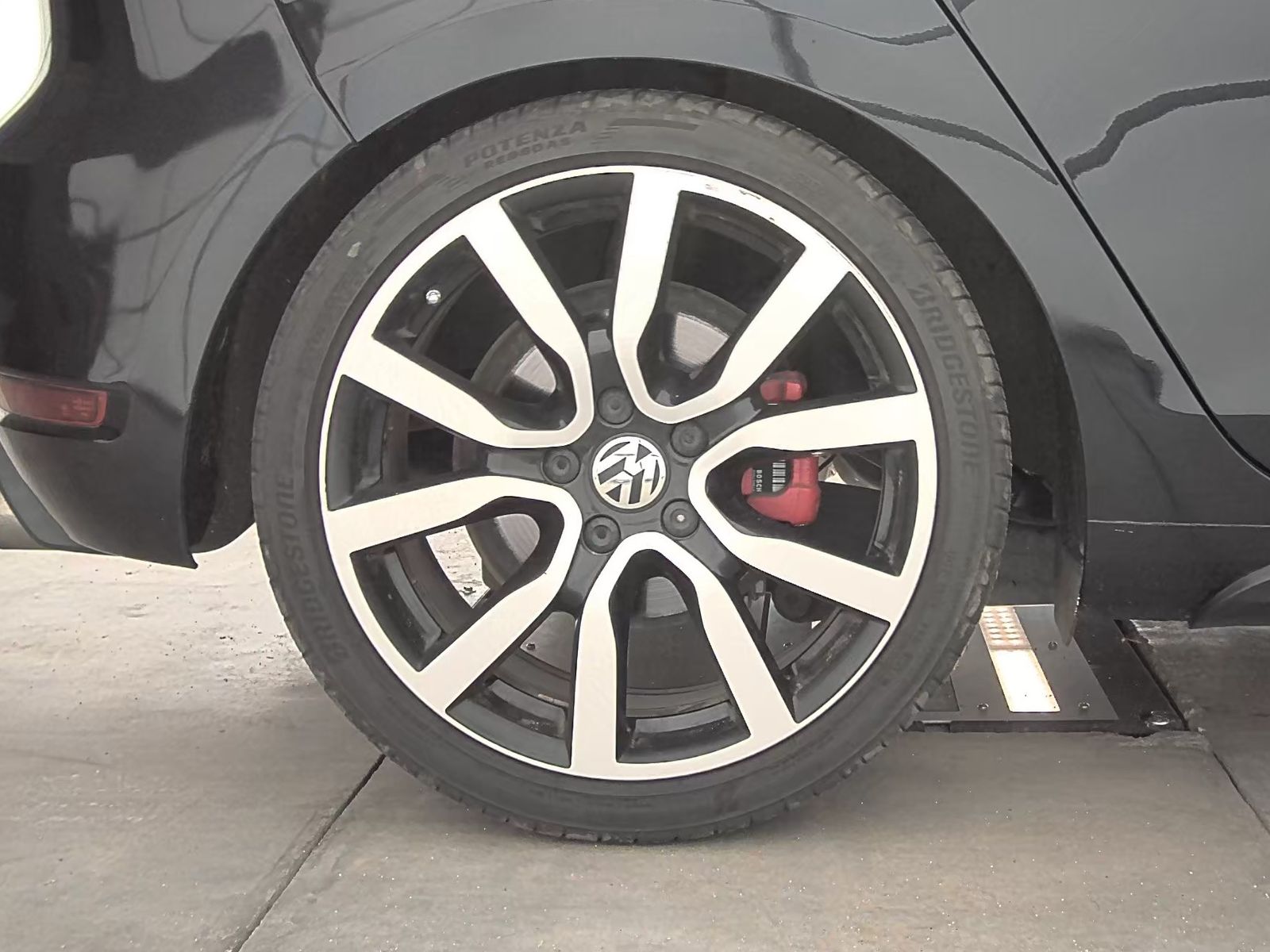 2014 Volkswagen Golf GTI 2.0T Drivers Edition FWD