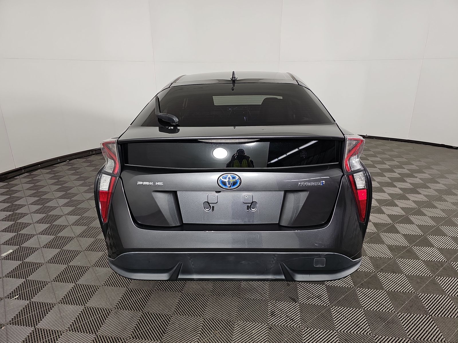 2016 Toyota Prius Three Touring FWD