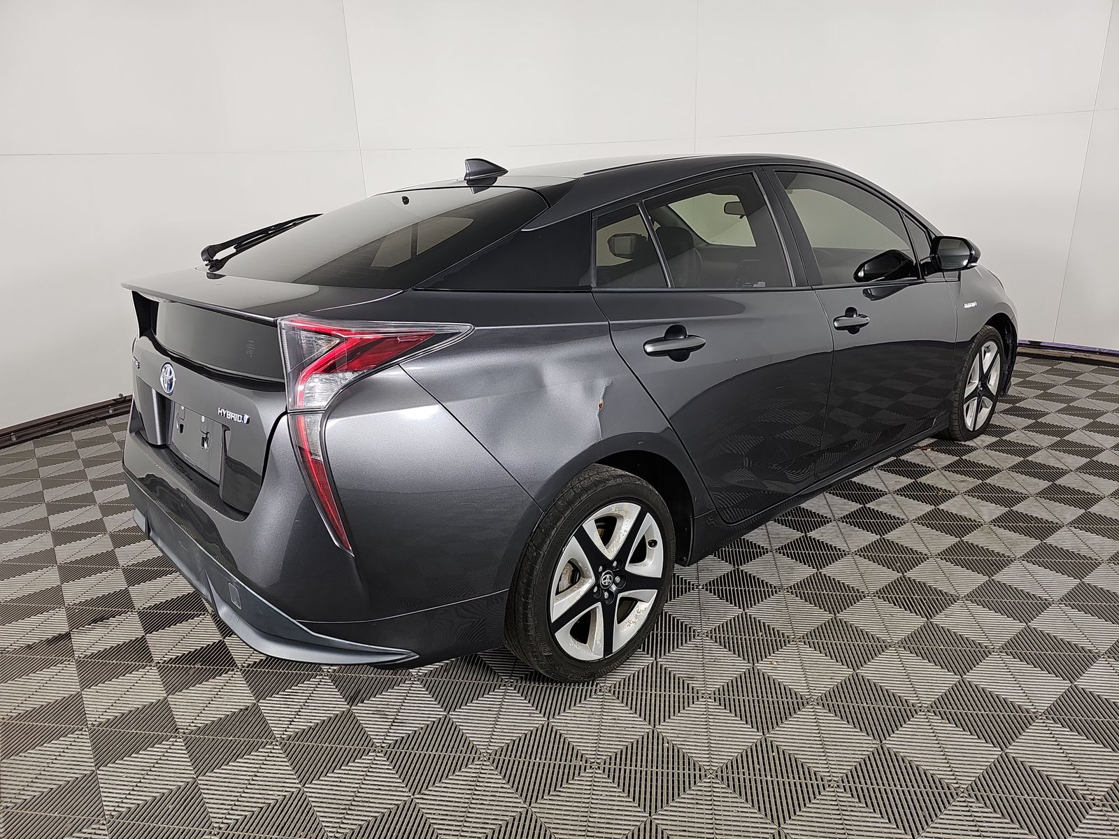 2016 Toyota Prius Three Touring FWD