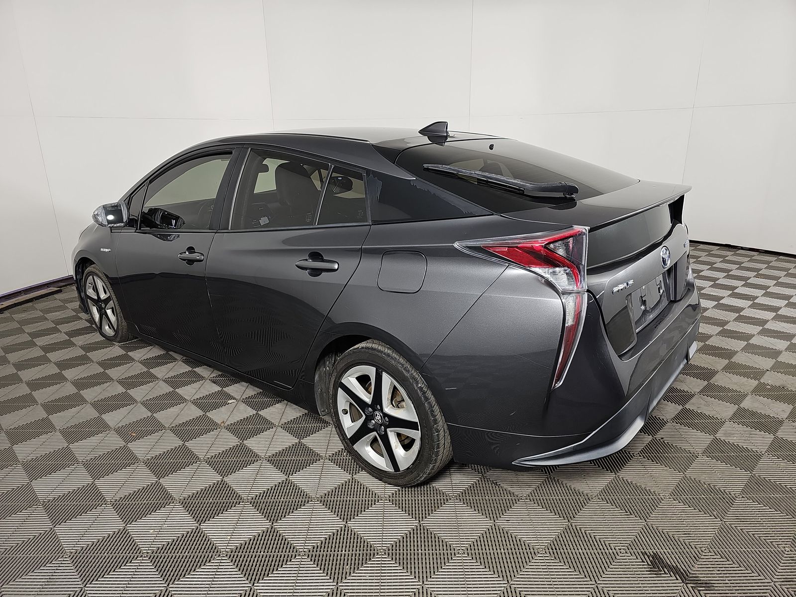 2016 Toyota Prius Three Touring FWD