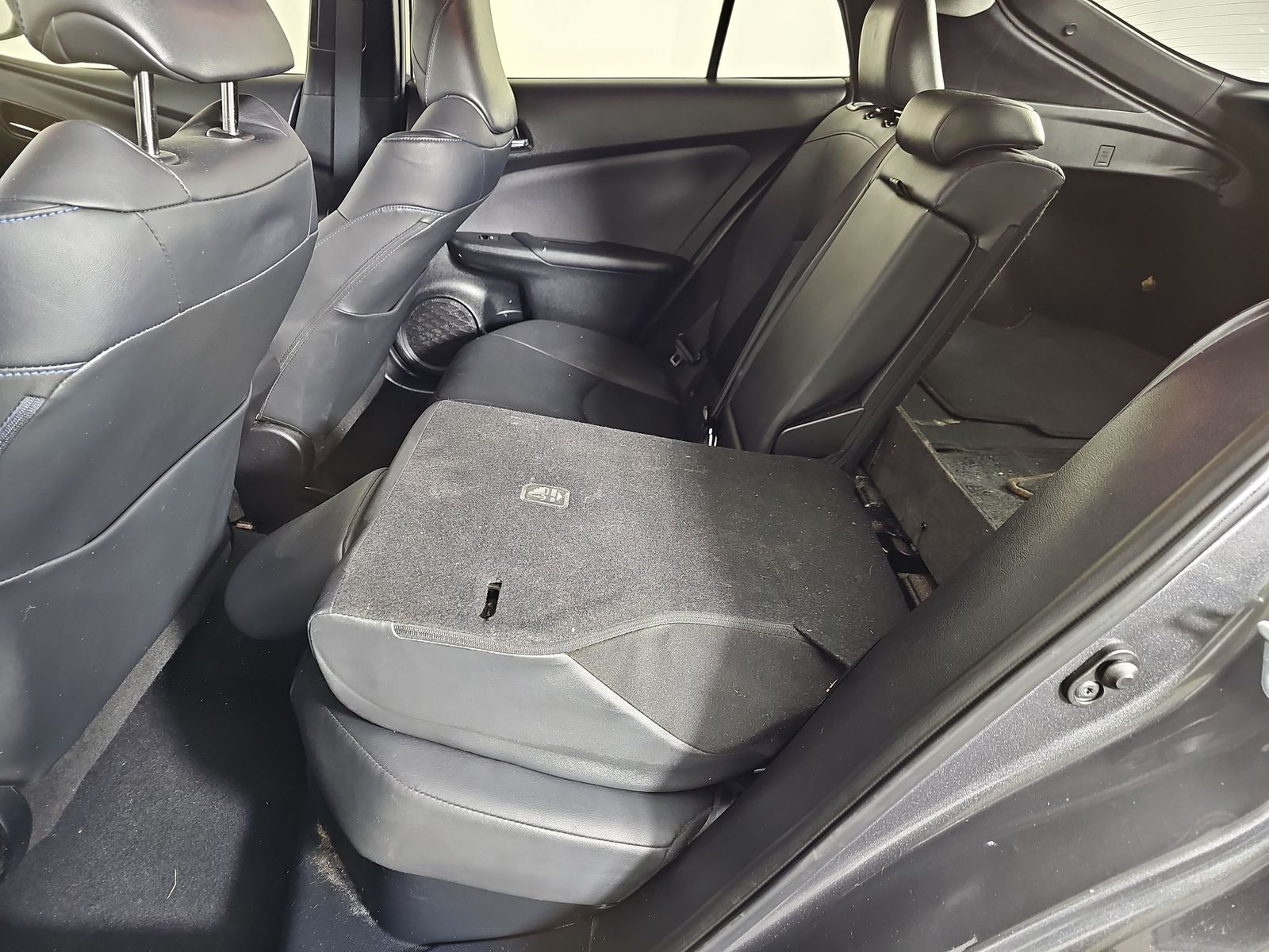 2016 Toyota Prius Three Touring FWD