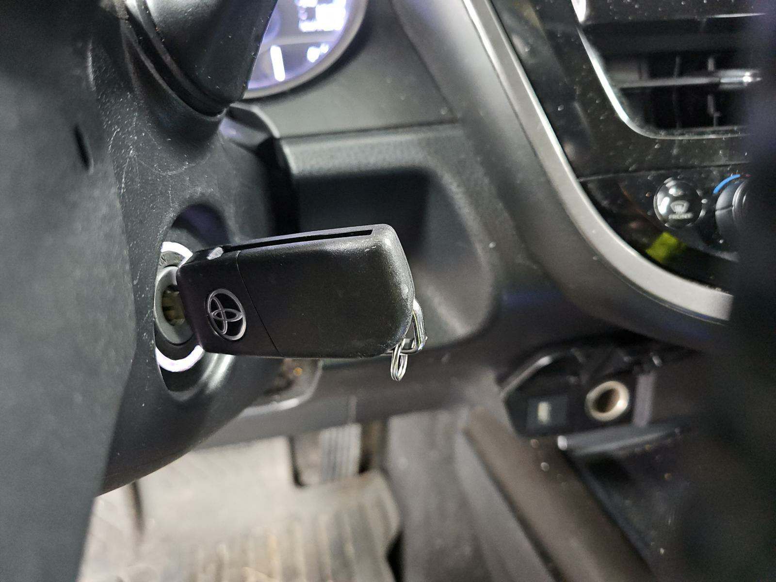 2022 Toyota Camry SE FWD