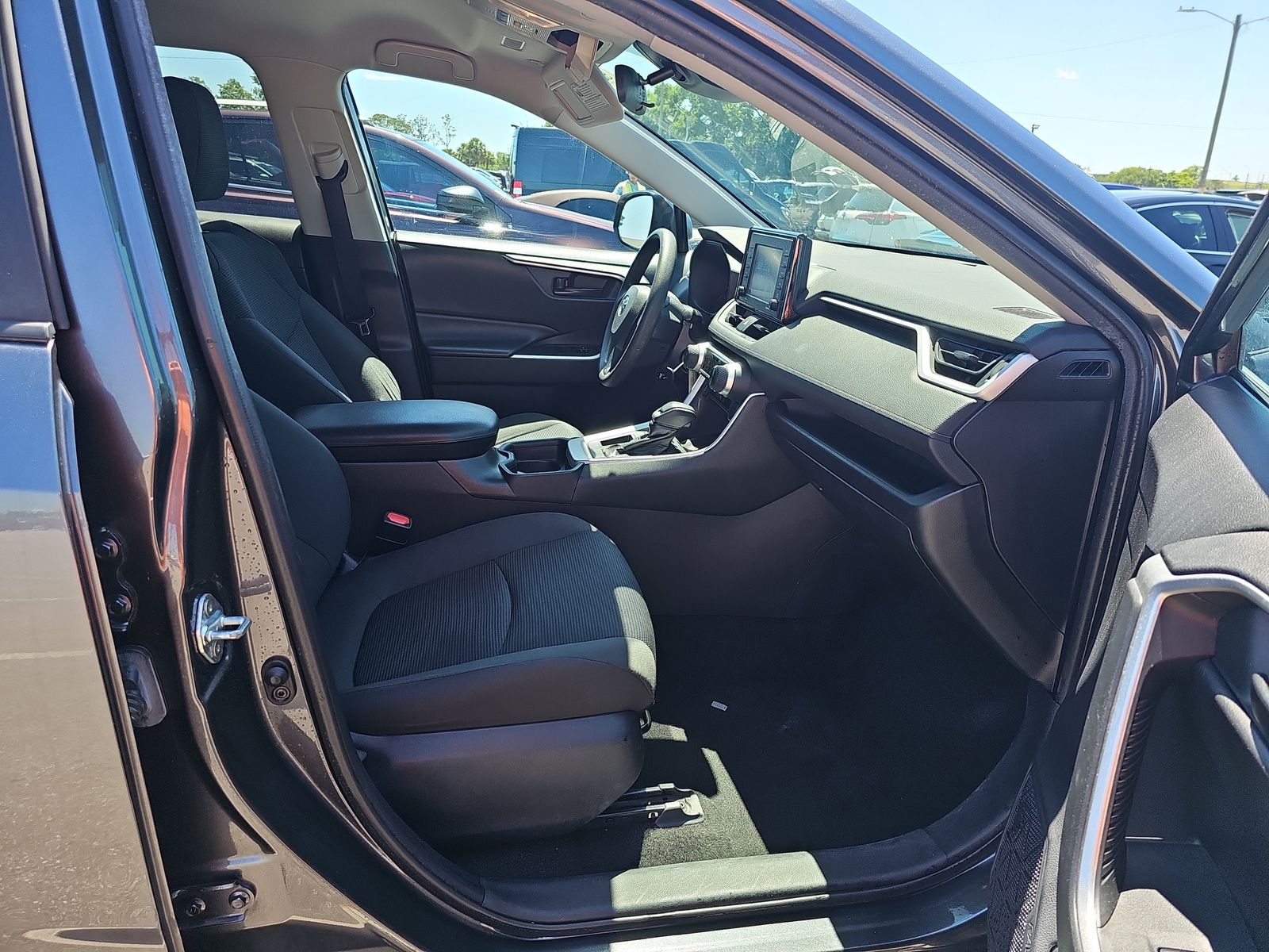 2020 Toyota RAV4 LE FWD