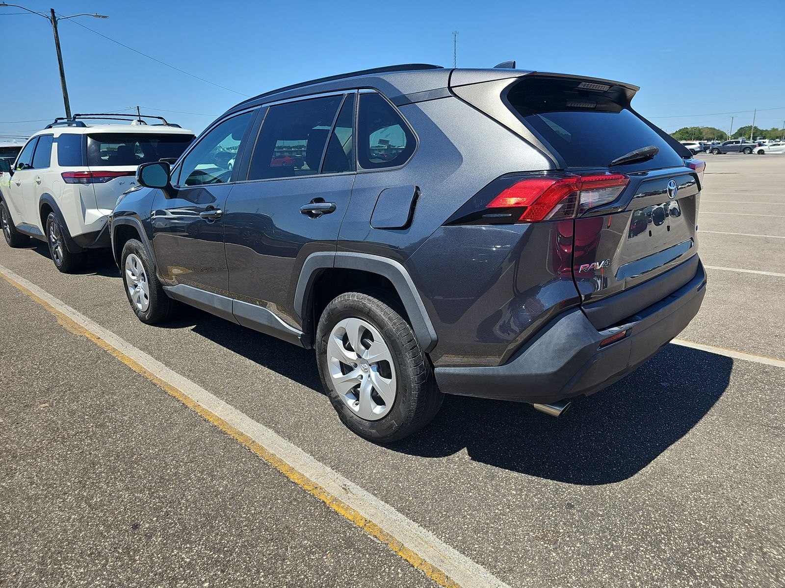 2020 Toyota RAV4 LE FWD