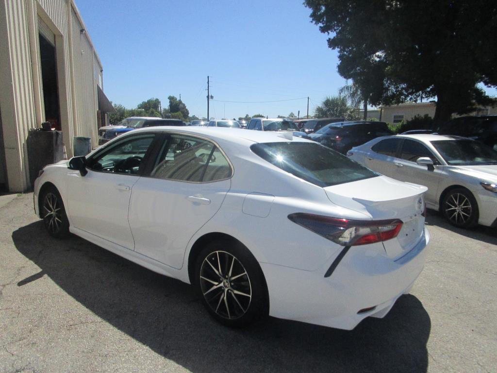 2021 Toyota Camry SE FWD