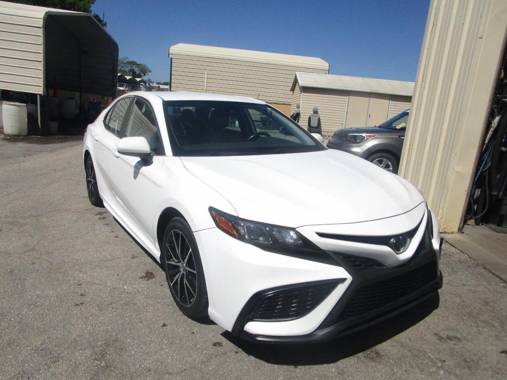 2021 Toyota Camry SE FWD