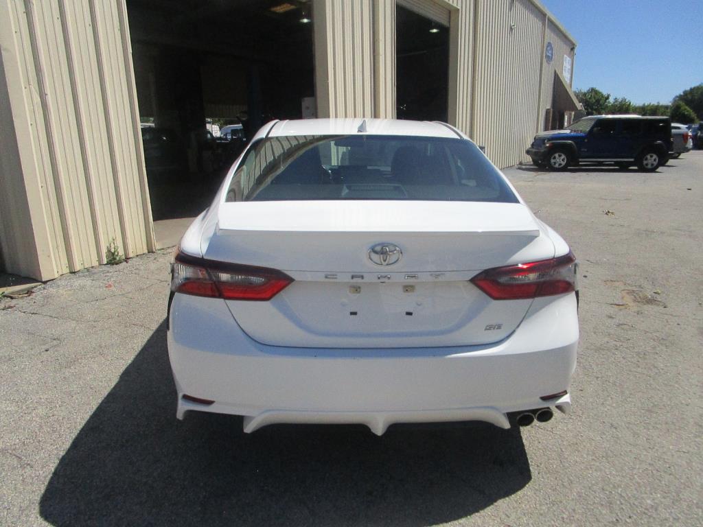 2021 Toyota Camry SE FWD