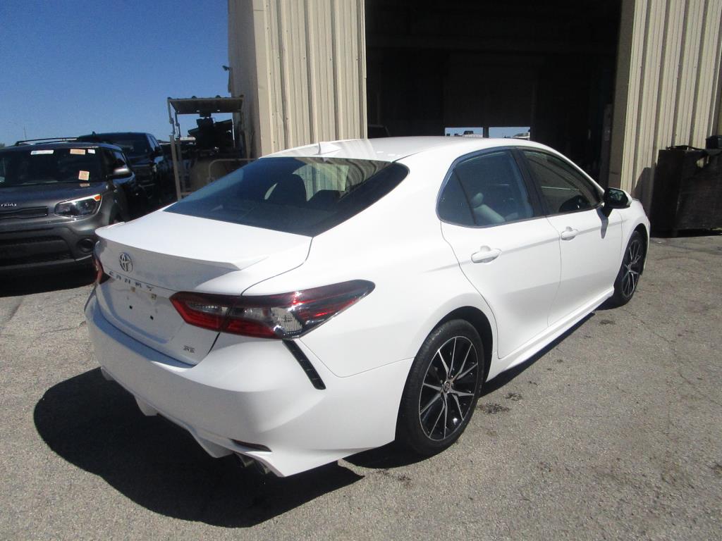 2021 Toyota Camry SE FWD