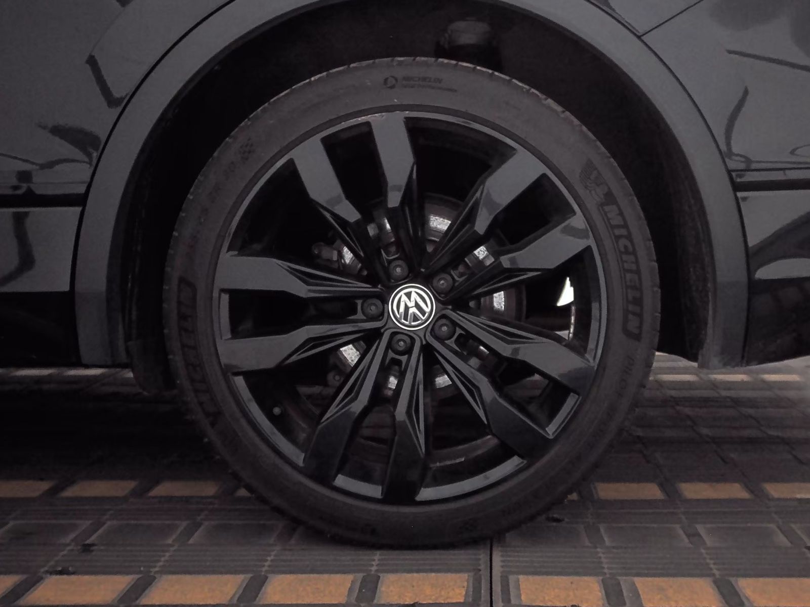 2021 Volkswagen Tiguan 2.0T SE R-Line Black AWD