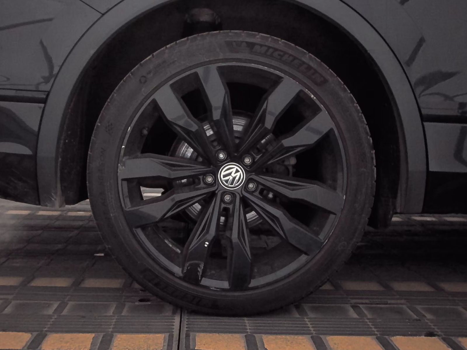 2021 Volkswagen Tiguan 2.0T SE R-Line Black AWD