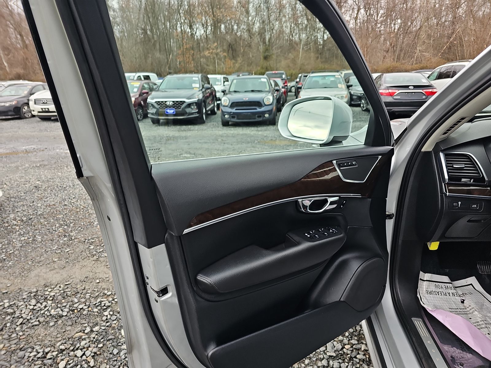 2016 Volvo XC90 T6 Momentum AWD