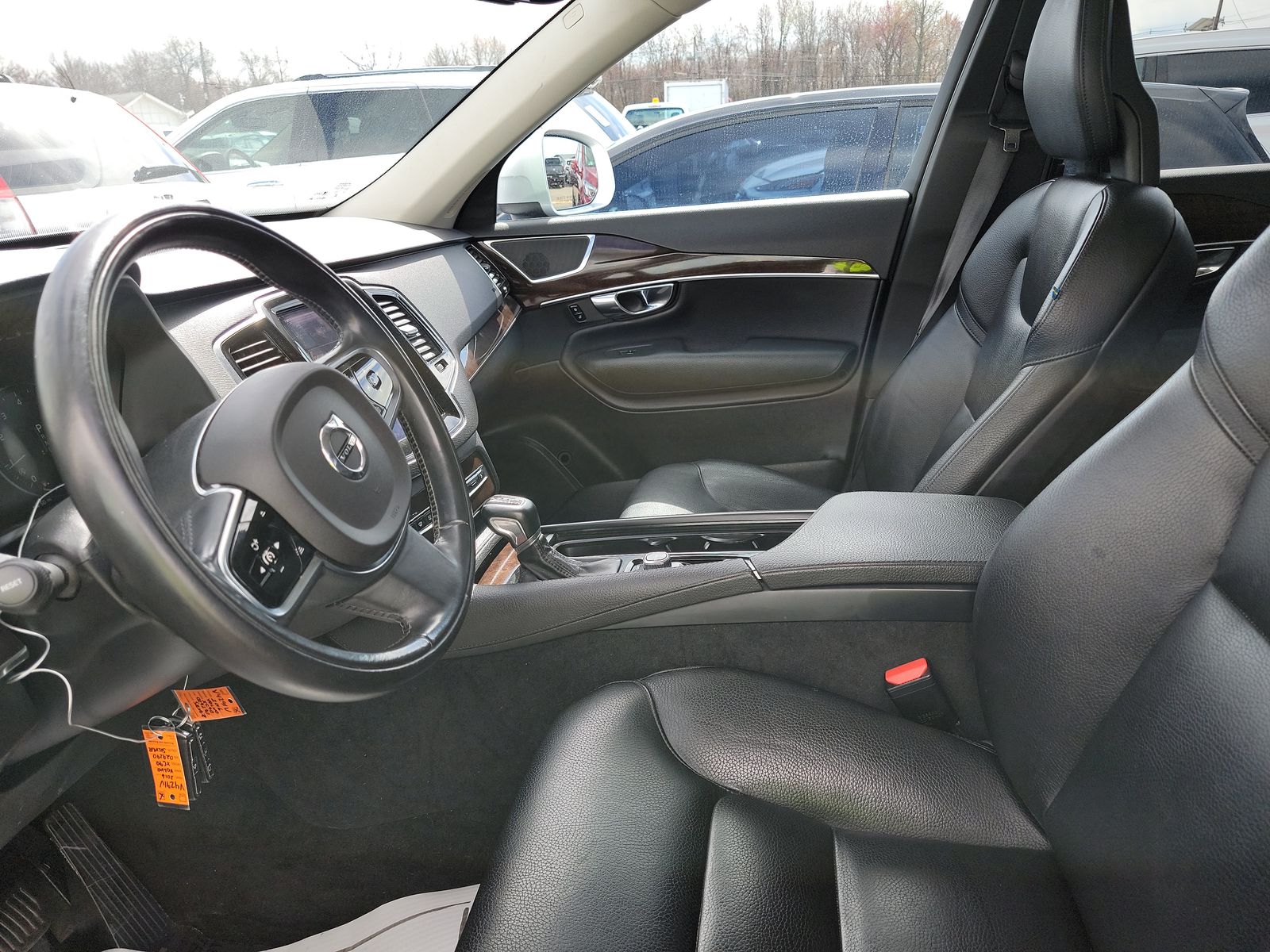 2016 Volvo XC90 T6 Momentum AWD