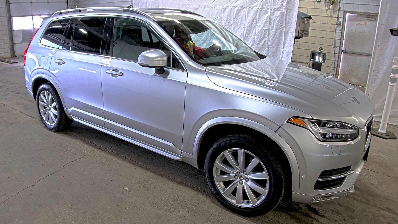 2016 Volvo XC90 T6 Momentum AWD