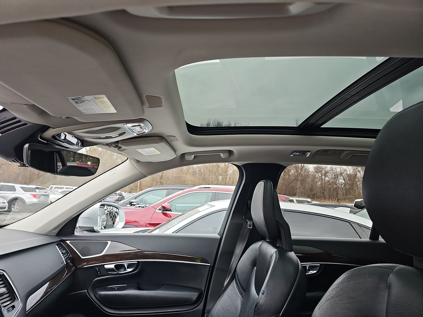 2016 Volvo XC90 T6 Momentum AWD