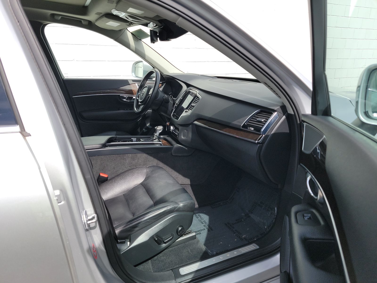 2016 Volvo XC90 T6 Momentum AWD