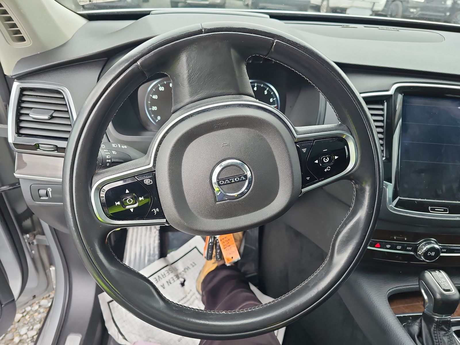 2016 Volvo XC90 T6 Momentum AWD