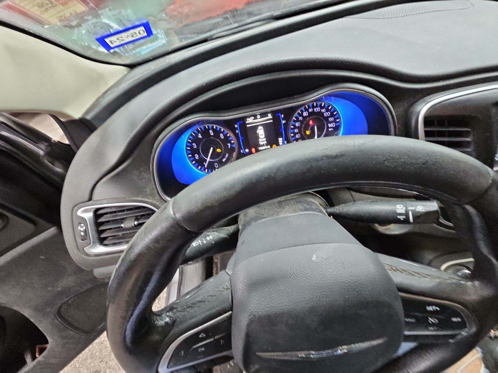 2015 Chrysler 200 Limited FWD