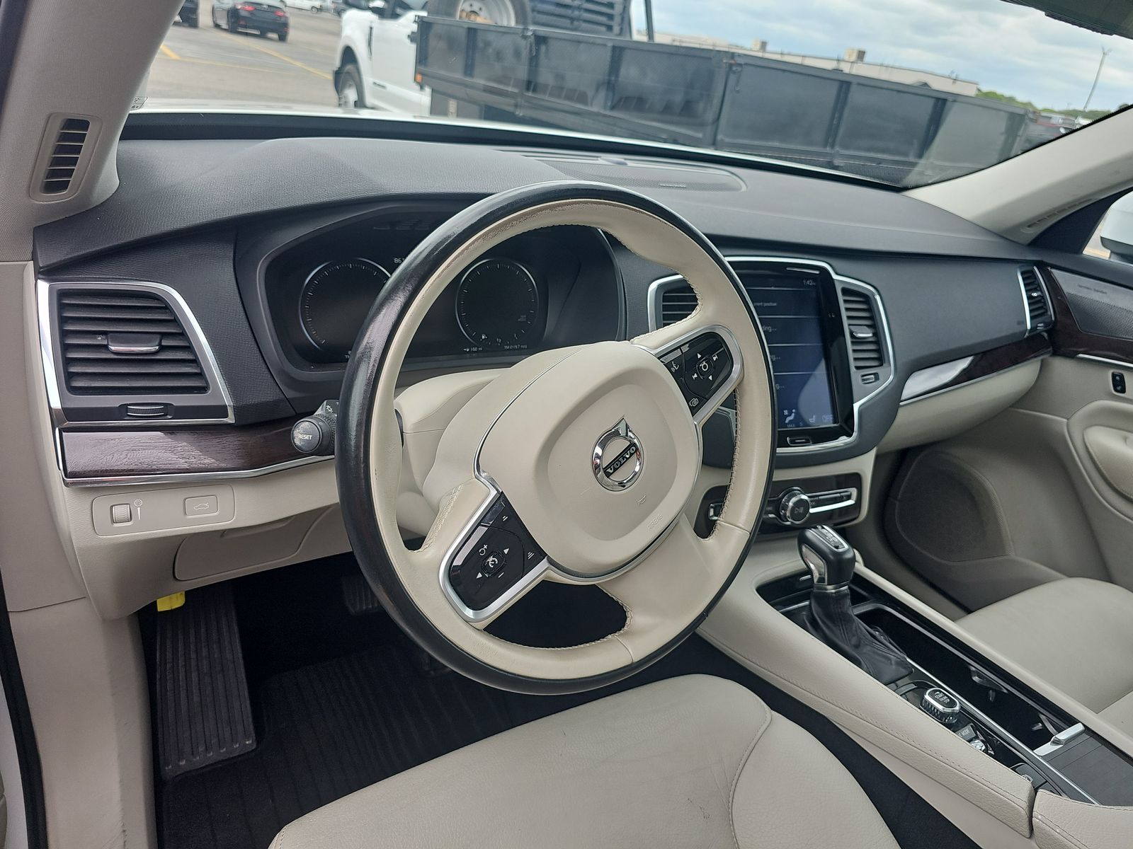 2019 Volvo XC90 T5 Momentum FWD