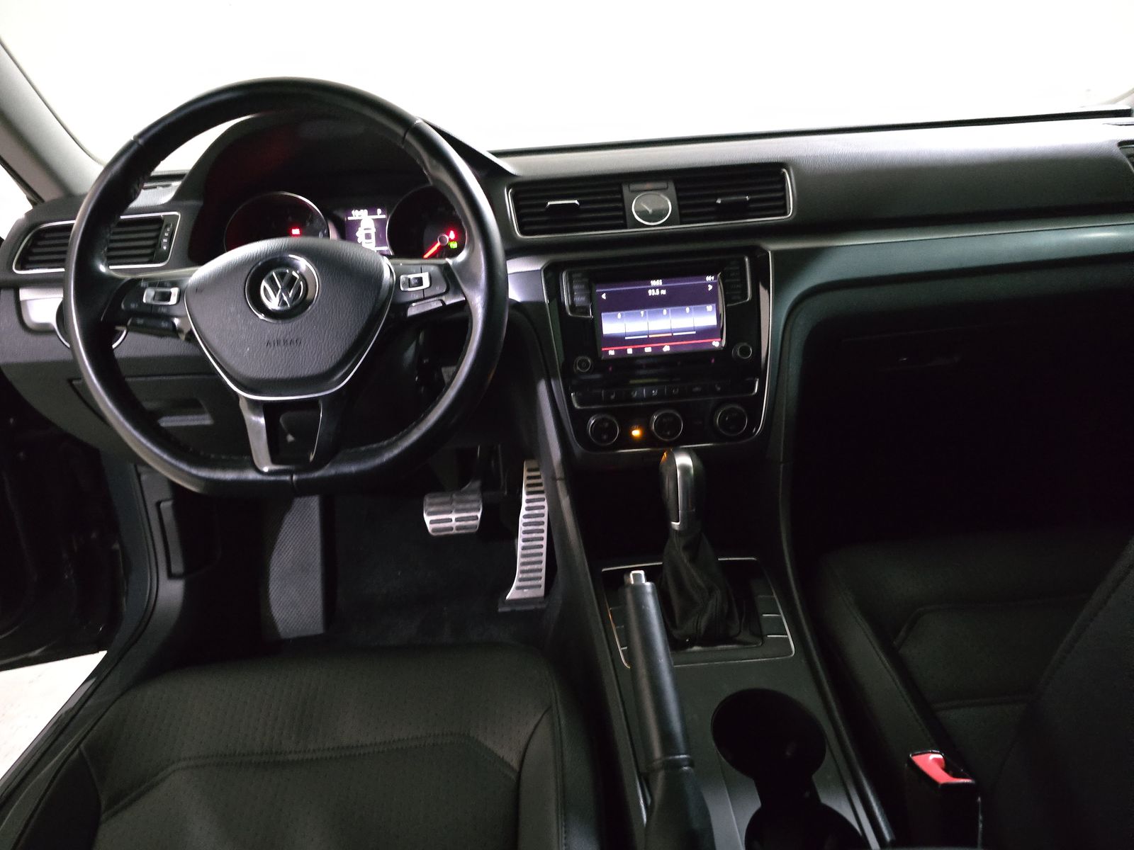 2017 Volkswagen Passat 1.8T R-Line FWD