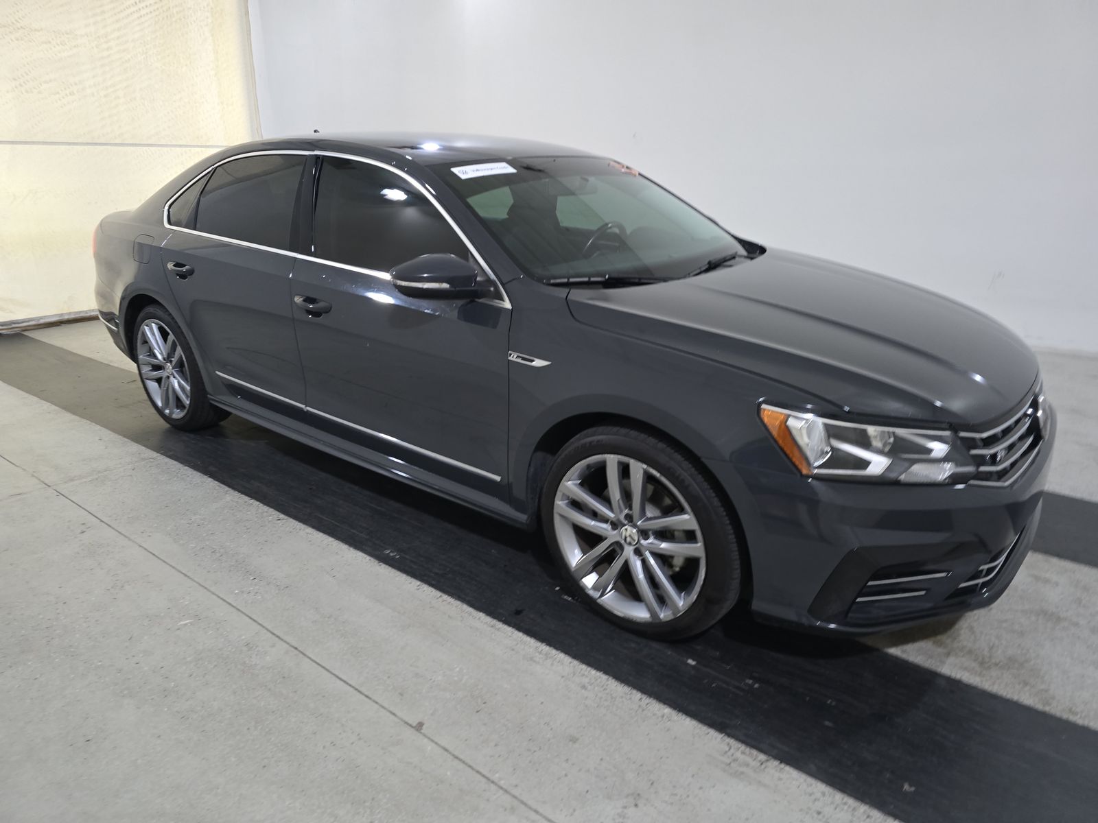 2017 Volkswagen Passat 1.8T R-Line FWD